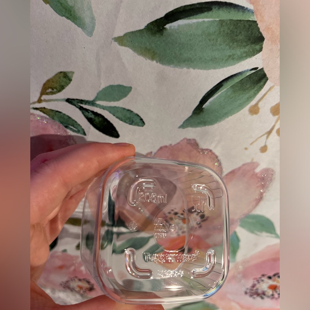 Mini Tupperware containers 💗 - Picture 2 of 5